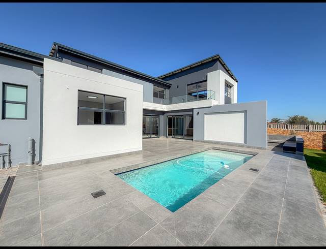 4 BEDROOM FREEHOLD FOR SALE IN MIDSTREAM HEIGHTS